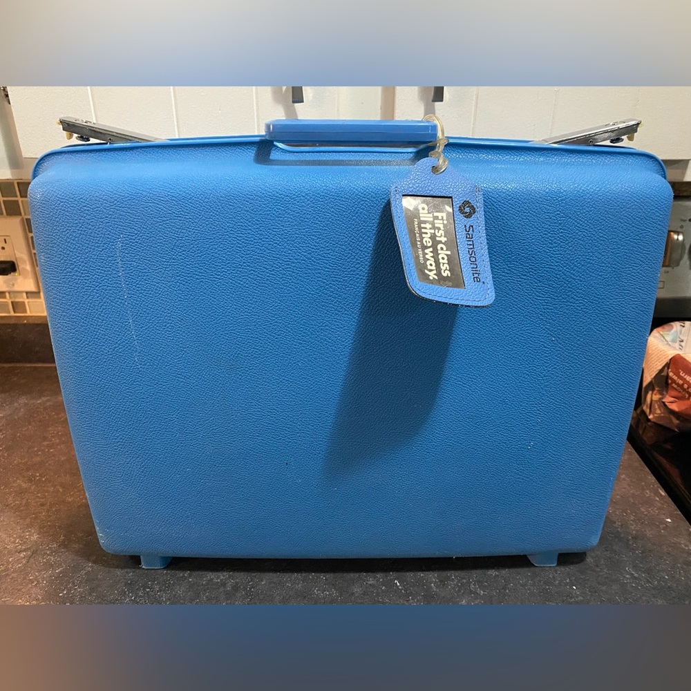 Hardshell turquoise blue Samsonite vintage suitcase